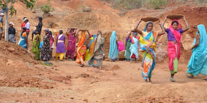 केंद्र सरकार ने ग्रामीण रोजगार से जुड़ी देश की सबसे बड़ी योजना पर बड़ा फैसला लेते हुए मनरेगा (MGNREGA) का नाम बदलने को मंजूरी दे दी
