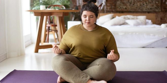 पेट की चर्बी कम करने के योगासन, तोंद कम करने के उपाय, पेट कम करने के योग, बढ़ती तोंद से छुटकारा, नौकासन फायदे, भुजंगासन लाभ, प्लैंक योगासन, yoga for belly fat, best yoga for flat stomach, Naukasana benefits, Bhujangasana benefits, plank exercise for belly fat