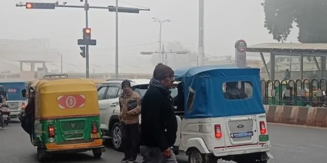 UP Weather Alert: यूपी में मौसम का मिजाज बदलेगा, इस तारीख से बारिश, फिर बढ़ेगा कोहरा-गलन