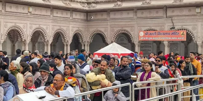 नववर्ष 2026, New Year 2026 India, महाकालेश्वर मंदिर, Mahakal Temple Ujjain, काशी विश्वनाथ दर्शन, Kashi Vishwanath New Year, बांके बिहारी मंदिर भीड़, Banke Bihari Temple Crowd, खाटूश्यामजी दर्शन, Khatu Shyam Ji New Year, स्वर्ण मंदिर अमृतसर, Golden Temple New Year, प्रयागराज बड़े हनुमानजी, Prayagraj Hanuman Mandir, New Year Religious Places India