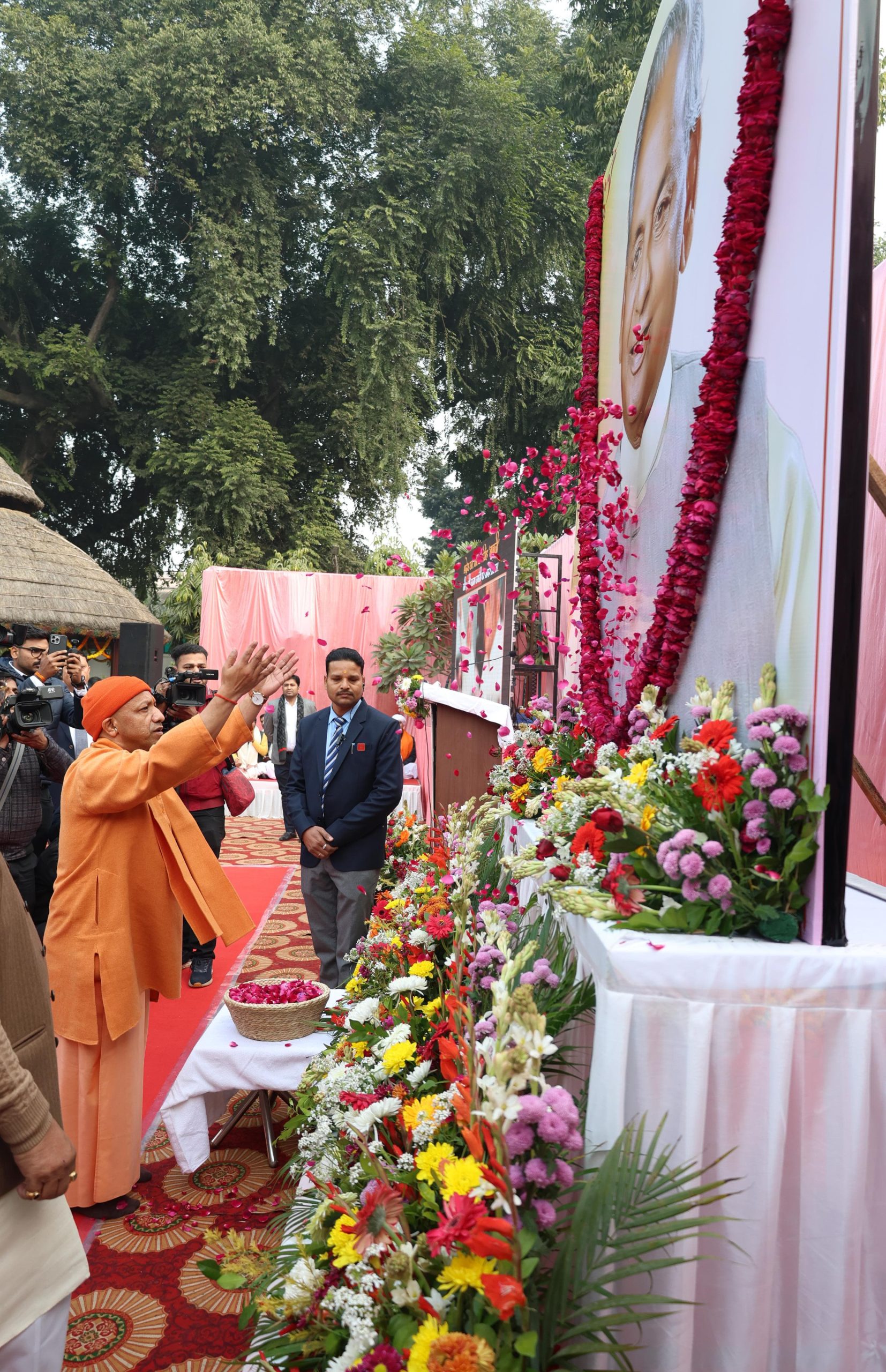 Photo of सुशासन, विकास, राष्ट्रवादी मिशन को बढ़ाने के लिए हमेशा जाना जाएगा ‘बाबू जी’ का कार्यकालः सीएम योगी