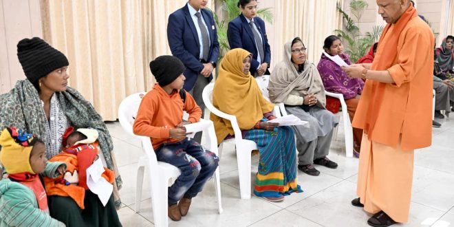 जनता दर्शन में आई महिला ने मुख्यमंत्री को सुनाया दुखड़ा, पुलिस आयुक्त को तत्काल उचित कार्रवाई का निर्देश