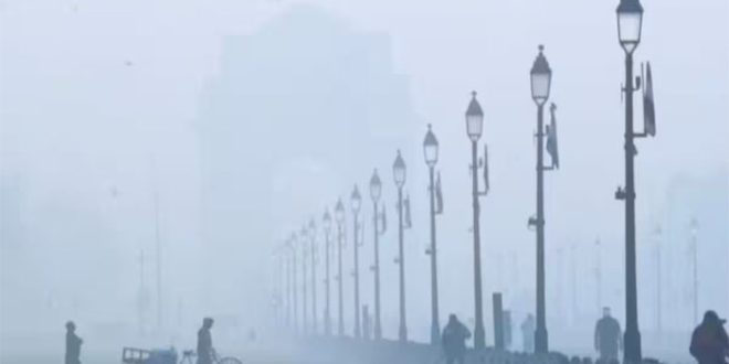 दिल्ली पर घने कोहरे की चादर, पांच जनवरी तक शीतलहर की संभावना : मौसम विभाग