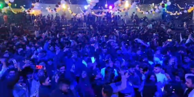 कड़ी सुरक्षा के साये में यूपी ने किया नए साल का स्वागत, होटल-नाइट क्लबों से घाटों तक दिखा जश्न