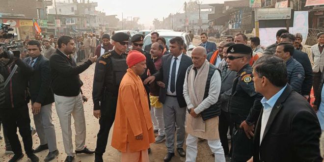 जल्द पूरा करें खजांची बाजार फ्लाईओवर का निर्माण : मुख्यमंत्री योगी