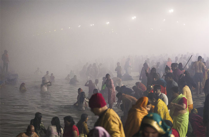 Photo of मकर संक्रांति पर 36 लाख लोगों ने गंगा और संगम में लगाई आस्था की डुबकी