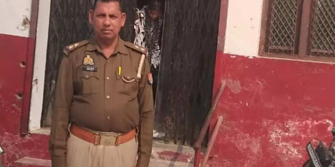 सोते-सोते आया साइलेंट हार्ट अटैक: नोएडा में सब-इंस्पेक्टर की दर्दनाक मौत, कॉल न उठने पर तोड़ा गया दरवाजा