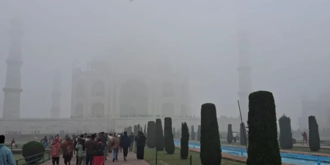 UP Weather Today: यूपी में कड़ाके की ठंड का टार्चर, पूरब से पश्चिम तक अलर्ट; आगरा से संगमनगरी तक घना कोहरा