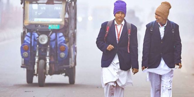 Weather Update 8 January: उत्तर भारत में हाड़ कंपा देने वाली ठंड, दक्षिण भारत में बारिश का अलर्ट, जानें अपने शहर का मौसम