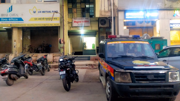 चाकू से 8 वार