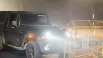 Photo of लखनऊ में कानून को ठेंगा ….डीजीपी मुख्यालय के पास थार सवार युवक ने पुलिस बैरिकेडिंग को रौंदा,बनाई रील