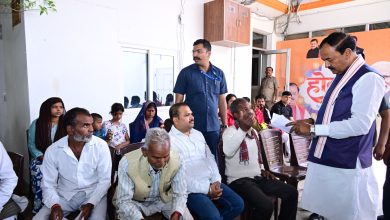 Photo of जनता दर्शन में उप मुख्यमंत्री केशव प्रसाद मौर्य ने सुनीं लोगों की समस्याएं