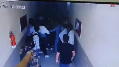 Photo of मेरठ कॉलेज में खूनी संघर्ष, राष्ट्रीय खिलाड़ी को दबंग छात्रों ने लाठी-डंडों से पीटा, ताना असलहा