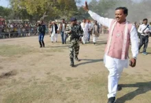 Photo of डिप्टी सीएम केशव प्रसाद मौर्य के हेलीकॉप्टर की इमरजेंसी लैंडिंग, टला बड़ा हादसा