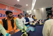 Photo of यूपी चुनाव 2027: 92 सीटों पर लड़ेगी VVIP पार्टी, ‘हेलीकाप्टर बाबा’ ने किया ऐलान