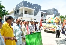 Photo of नगर विकास एवं ऊर्जा मंत्री ने मऊ भ्रमण के दौरान स्कूल चलो अभियान रैली का हरी झंडी दिखाकर किया भव्य शुभारम्भ