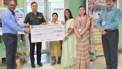 Photo of एसबीआई लखनऊ मंडल ने शहीद सैनिक के परिवार को सौंपा 1 करोड़ का बीमा चेक