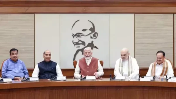 Amit Shah Draupadi Murmu, Cabinet Expansion 2026, PM Modi Rashtrapati Bhavan, Amit Shah Draupadi Murmu, Council of Ministers reshuffle, George Kurian resignation, Ravneet Singh Bittu, Cabinet Reshuffle Modi Government, BJP Cabinet Expansion, Rashtrapati Bhavan Meeting, Modi Cabinet 2026, Who will be the new ministers, BJP Cabinet News, National News, BJP