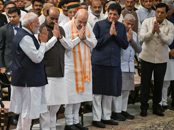 Amit Shah Draupadi Murmu, Cabinet Expansion 2026, PM Modi Rashtrapati Bhavan, Amit Shah Draupadi Murmu, Council of Ministers reshuffle, George Kurian resignation, Ravneet Singh Bittu, Cabinet Reshuffle Modi Government, BJP Cabinet Expansion, Rashtrapati Bhavan Meeting, Modi Cabinet 2026, Who will be the new ministers, BJP Cabinet News, National News, BJP
