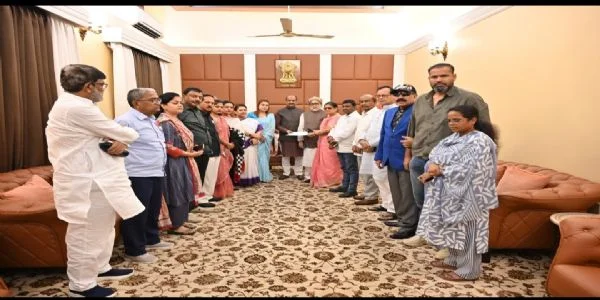 Rebel TMC MPs meet Om Birla