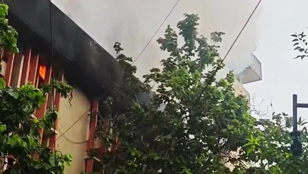 A massive fire broke out in Jawahar Bhawan in Lucknow.