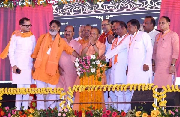 CM Yogi gave a gift of Rs 384 crore to Pratapgarh.
