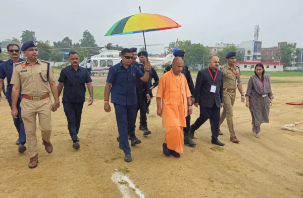 CM Yogi gave a gift of Rs 384 crore to Pratapgarh.