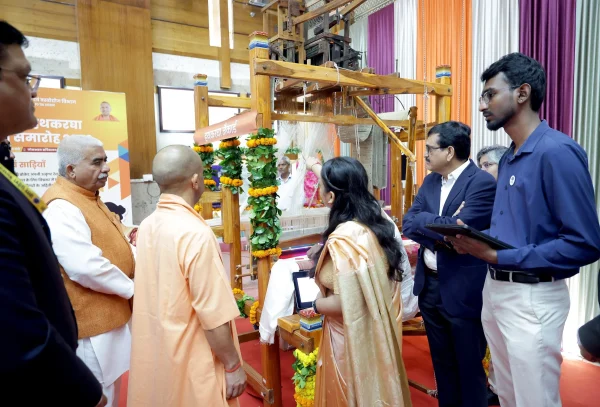 CM YOGI HandloomDay