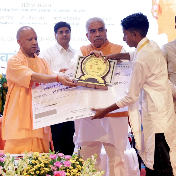 CM YOGI HandloomDay