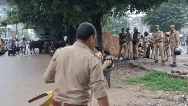 UP Inspector tied with iron chain in Lucknow