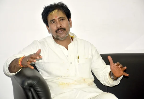 Anil Rajbhar, Akhilesh Yadav