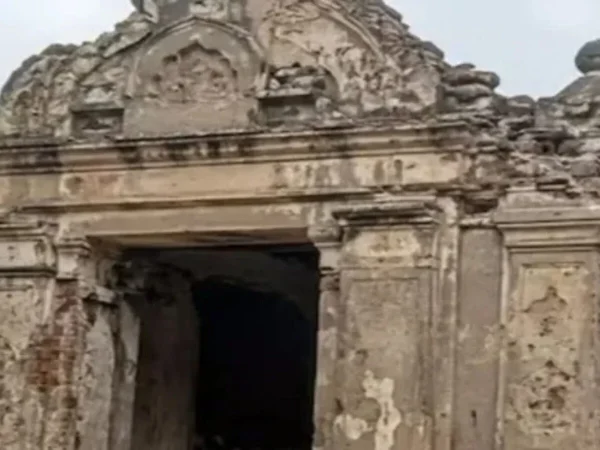 Centuries-old temple demolished in Pakistan